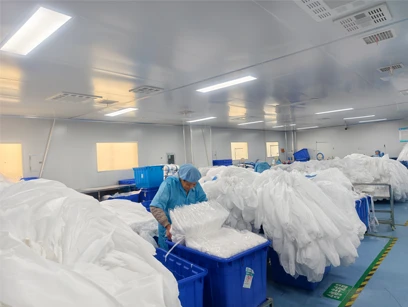 Disposable protective clothing packaging workshop Disposable protective clothing packaging workshop